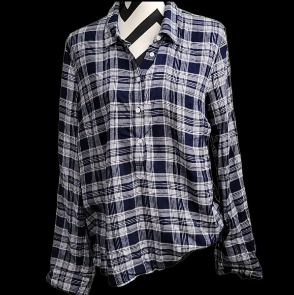 NWT Crown & Ivy Top - Picture 1 of 3